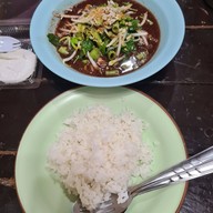 เมนูของร้าน ก๋วยเตี๋ยวเรือนายเผือก