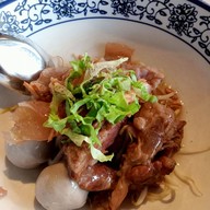 เมนูของร้าน ก๋วยเตี๋ยวเนื้อวัว ซา หลัก เก้า ถนนพระเทพ