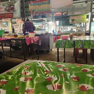 บรรยากาศ ข้าวคลุกกะปิ เจ๊น้อย แฉ . . ท