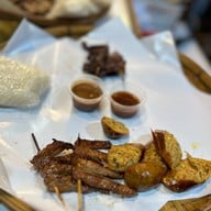 หมูปลาร้าฮีโร่ แยกคอกวัว (สาขาถนนข้าวสาร) ถนนข้าวสาร