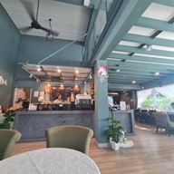 บรรยากาศ charm coffee ตลิ่งชัน