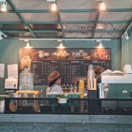 บรรยากาศ charm coffee ตลิ่งชัน