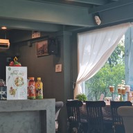 บรรยากาศ charm coffee ตลิ่งชัน