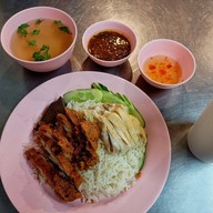เมนูของร้าน ศรีเหลืองโภชนา