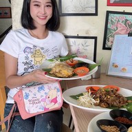 ผัดไทเฟื่องฟู ดองกะเม็ด ดองกะเม็ด