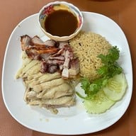 เมนูของร้าน บุญตงเกียรติ ข้าวมันไก่สิงคโปร์ ทองหล่อ