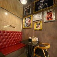 Lobs Lobster Restaurant ศาลาธรรมสพน์