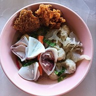 บ้านก๋วยเตี๋ยว เจ้สาวหมูเลียง