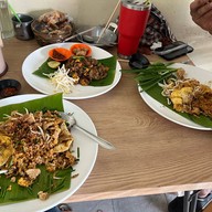 ผัดไทเฟื่องฟู ดองกะเม็ด ดองกะเม็ด