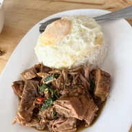 เมนูของร้าน ⭐ก๋วยเตี๋ยวเนื้อนายหมี รัชดา เนื้อตุ๋น ข้าวไข่ข้น หมี่คลุกไก่ฉีก  กะเพรา คั่วพริกเกลือ👍 ⭐ดินแดง รัชดา