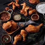 ไก่ทอดหาดใหญ่ใชน่า&ทาโกะ เดอะสตรีทรัชดา