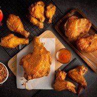 ไก่ทอดหาดใหญ่ใชน่า&ทาโกะ เดอะสตรีทรัชดา