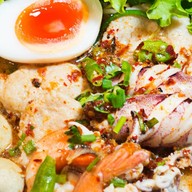หมูทอง ก๋วยเตี๋ยวต้มยำอร่อยไม่ต้องปรุง Jas Green Village บางบัวทอง