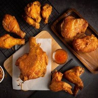 ไก่ทอดหาดใหญ่ใชน่า&ทาโกะ เดอะสตรีทรัชดา