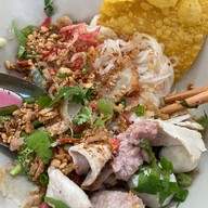 เมนูของร้าน ก๋วยเตี๋ยวหมึกไข่ ซอยหลังวัดต้นสน