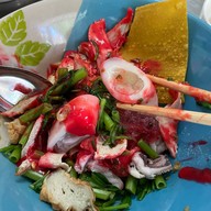 เมนูของร้าน ก๋วยเตี๋ยวหมึกไข่ ซอยหลังวัดต้นสน