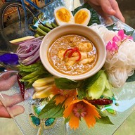 The Mae Klong Cafe and Restaurant (เดอะ แม่กลอง) -