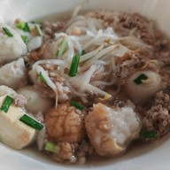 เมนูของร้าน ก๋วยเตี๋ยวลูกชิ้นแคะเจ๊หลีสำเพ็ง บางบอน3