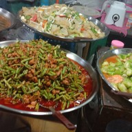 ข้าวราดแกงเจี๊ยบสุพรรณ จตุจักร