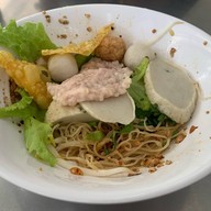 เจ๊อ้วนเย็นตาโฟ เจ๊อ้วนเย็นตาโฟ