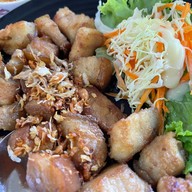 เมนูของร้าน ครัวไพลิน สามกอง