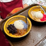 ชิงชิง ขนมหวานไทย-จีน เยื้องข้ามวิทยาลัยพยาบาล