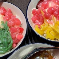 ชิงชิง ขนมหวานไทย-จีน เยื้องข้ามวิทยาลัยพยาบาล