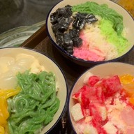 ชิงชิง ขนมหวานไทย-จีน เยื้องข้ามวิทยาลัยพยาบาล