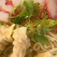 ชายสี่หมี่เกี๊ยว กิโล6