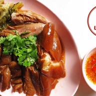 เหลียง ขาหมู Pratunam