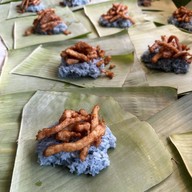 ปาย ข้าวเหนียวหมูทอดห่อใบตองโบราณ-สาขาศรีด่าน 22 ซอยศรีด่าน 22  ถ.ศรีนครินทร์ จ.สมุทรปราการ