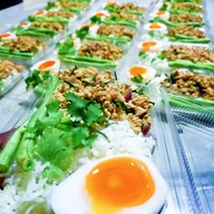 ข้าวมันหมูกรอบ เสนานิคม 1