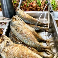 ข้าวแกงน้องอ้อย สี่แยกผู้ใหญ่ปลื้ม