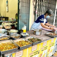 ข้าวแกงป้าเอิญ