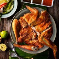 ไก่บ้านย่างเขาสวนกวาง"ป๋านึก" หัวตะเข้