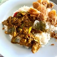 ข้าวแกงน้องอ้อย สี่แยกผู้ใหญ่ปลื้ม