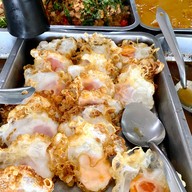 ข้าวแกงน้องอ้อย สี่แยกผู้ใหญ่ปลื้ม