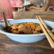 เมนูของร้าน ก๋วยเตี๋ยวลิ้นวัว เจ๊เจ็งตาคลี