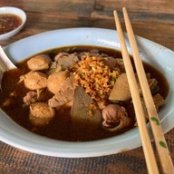 เมนูของร้าน ก๋วยเตี๋ยวลิ้นวัว เจ๊เจ็งตาคลี