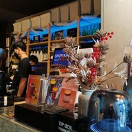 บรรยากาศ BUZZ BEER เมืองทองธานี ถนน บอนด์สตรีท