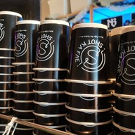 บรรยากาศ BUZZ BEER เมืองทองธานี ถนน บอนด์สตรีท