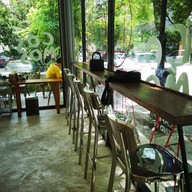 Cosmos Cafe สุขุมวิท 23