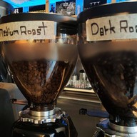 บรรยากาศ BUZZ BEER เมืองทองธานี ถนน บอนด์สตรีท