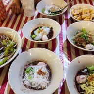 เมนูของร้าน ก๋วยเตี๋ยวเรือ/ตำ/ยำ ท่าเรือรังสิต สาขารังสิตคลอง1