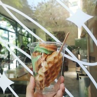Cosmos Cafe สุขุมวิท 23