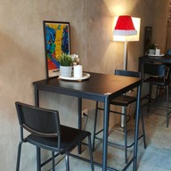 บรรยากาศ BUZZ BEER เมืองทองธานี ถนน บอนด์สตรีท