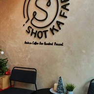 บรรยากาศ BUZZ BEER เมืองทองธานี ถนน บอนด์สตรีท