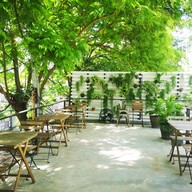 Cosmos Cafe สุขุมวิท 23