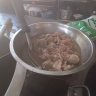 บรรยากาศ ก๋วยเตี๋ยวป้าหอม แม่ฮ่องสอน