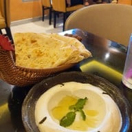Beirut Lebanese Restaurant พร้อมพงษ์
